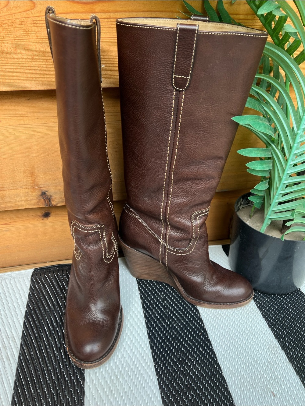 Frye Caroline Campus boots